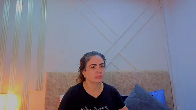 angelinarouse  online show from April 3, 12:41 am