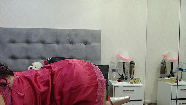 ScarlettGreen  online show from February 10, 11:25 am