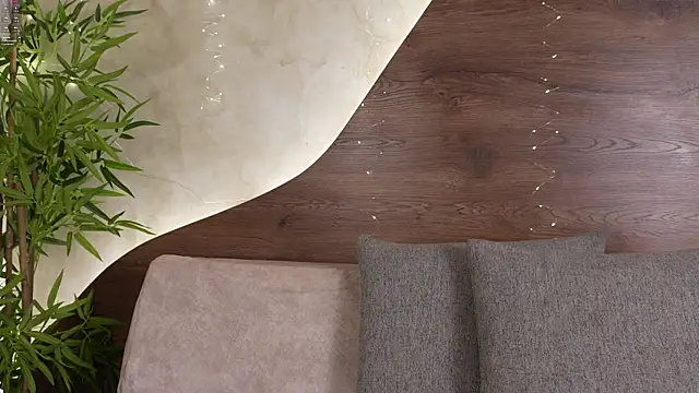 mia lacy  online show from December 18, 7:53 pm