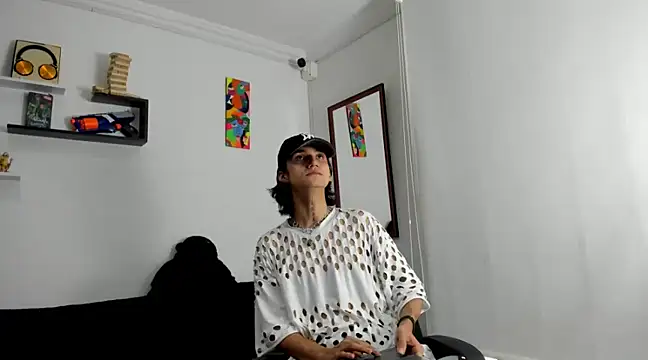 leoaddams22 online show from March 18, 3:53 pm