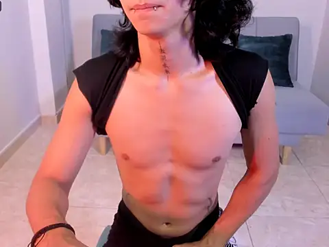 leoaddams22 online show from September 21, 8:32 pm