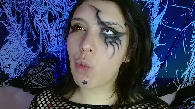 Snapshot of mikaskullcs chatting on October 18, 8:42 pm mikaskullcs online show from October 18, 8:42 pm