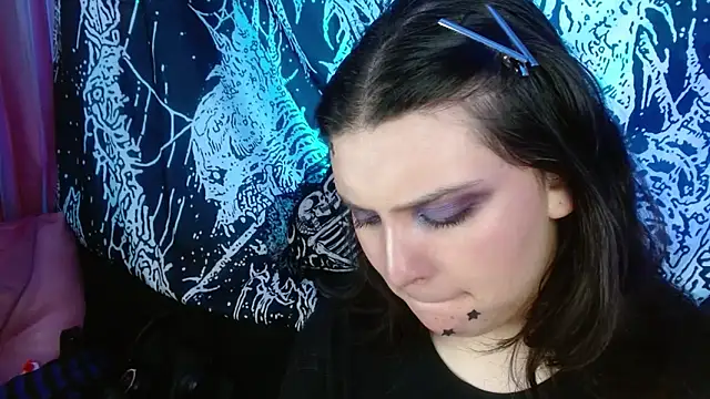 Snapshot of mikaskullcs chatting on October 21, 9:26 pm mikaskullcs online show from October 21, 9:26 pm