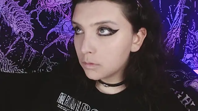 Snapshot of mikaskullcs chatting on November 19, 10:10 pm mikaskullcs online show from November 19, 10:10 pm