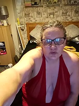 MissQueenBeex online show from March 8, 7:39 pm