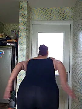 MissQueenBeex online show from April 14, 11:27 am