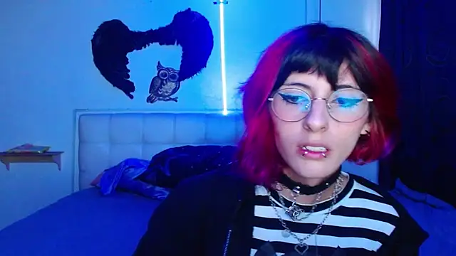 Snapshot of goth_minerva chatting on October 6, 1:41 pm goth minerva online show from October 6, 1:41 pm