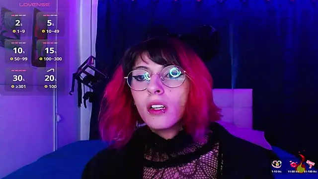 Snapshot of goth_minerva chatting on October 31, 1:12 pm goth minerva online show from October 31, 1:12 pm