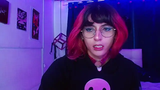 Snapshot of goth_minerva chatting on November 4, 1:21 pm goth minerva online show from November 4, 1:21 pm