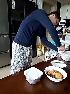 woonee827372 online show from November 14, 12:15 pm