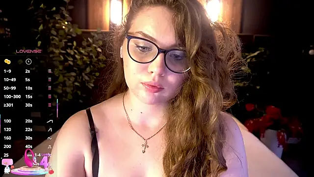 Snapshot of LuxSopphia chatting on July 9, 12:42 pm LuxSopphia online show from July 9, 12:42 pm