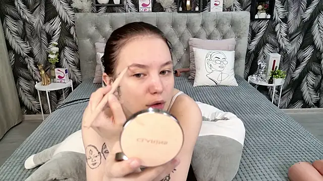 CarolineTenders online show from January 8, 1:19 am