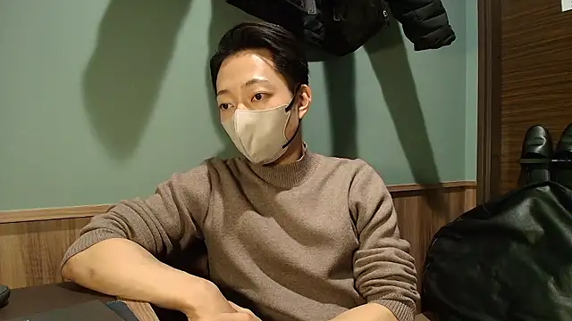 Snapshot of i_am_Hiro chatting on February 13, 3:35 am i am Hiro online show from February 13, 3:35 am