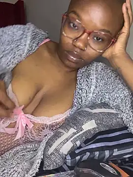 Snapshot of YummyMelanin117 chatting on October 23, 3:06 am YummyMelanin117 online show from October 23, 3:06 am