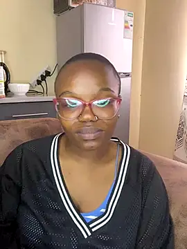 Snapshot of YummyMelanin117 chatting on November 6, 9:10 am YummyMelanin117 online show from November 6, 9:10 am