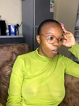 Snapshot of YummyMelanin117 chatting on November 6, 9:15 pm YummyMelanin117 online show from November 6, 9:15 pm