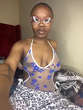 Snapshot of YummyMelanin117 chatting on November 10, 6:07 pm YummyMelanin117 online show from November 10, 6:07 pm