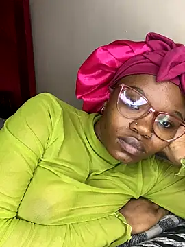 Snapshot of YummyMelanin117 chatting on November 17, 8:14 pm YummyMelanin117 online show from November 17, 8:14 pm