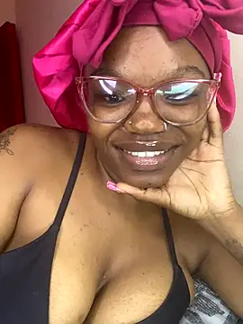 Snapshot of YummyMelanin117 chatting on November 20, 10:15 am YummyMelanin117 online show from November 20, 10:15 am