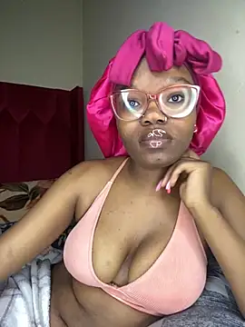 Snapshot of YummyMelanin117 chatting on November 25, 7:47 pm YummyMelanin117 online show from November 25, 7:47 pm