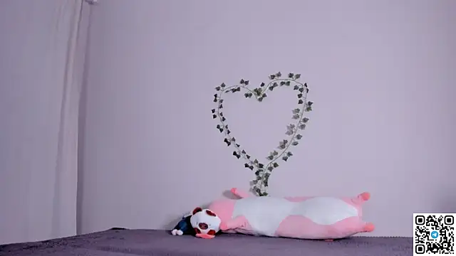 emmelieflorence online show from February 18, 7:21 pm