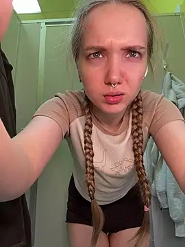 bambi lu online show from April 11, 6:45 pm