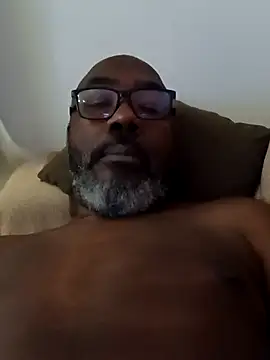 Snapshot of Bigmaumau54 chatting on December 14, 2:28 am Bigmaumau54 online show from December 14, 2:28 am