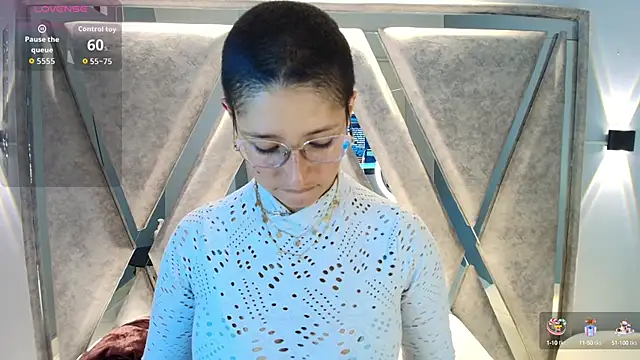 Snapshot of Elaine87_ chatting on September 24, 8:45 pm Elaine87 online show from September 24, 8:45 pm