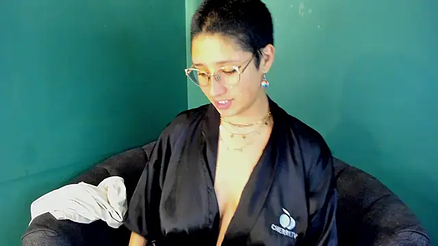 Snapshot of Elaine87_ chatting on October 14, 8:15 am Elaine87 online show from October 14, 8:15 am