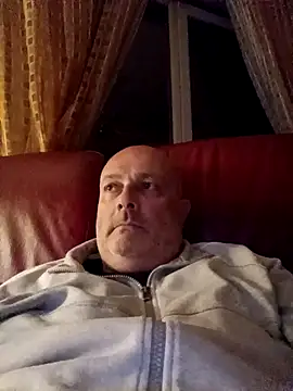 Alexis Bull online show from April 8, 11:16 pm