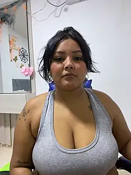 Snapshot of sashaoficial_ chatting on November 17, 10:37 pm sashaoficial online show from November 17, 10:37 pm