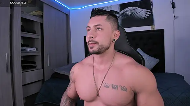 santi aesthetic online show from September 19, 1:18 am