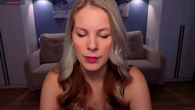 MelanieBennett online show from April 4, 6:11 am