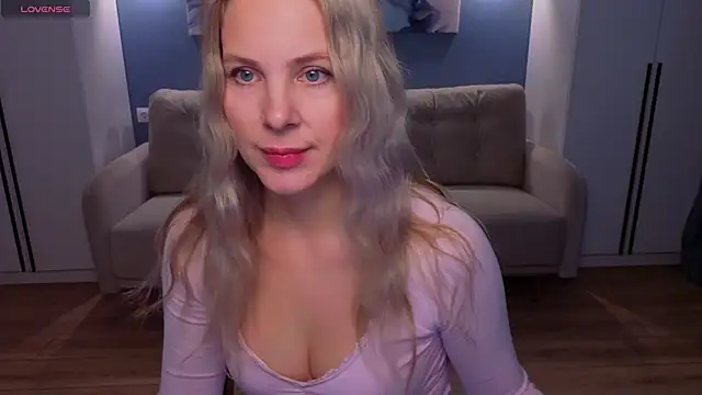 Snapshot of MelanieBennett chatting on May 10, 6:07 am MelanieBennett online show from May 10, 6:07 am