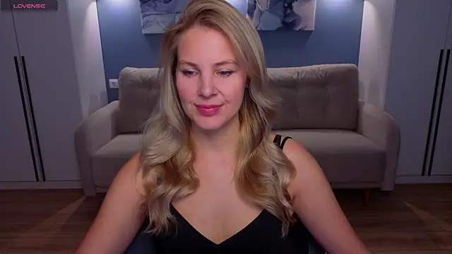 Snapshot of MelanieBennett chatting on May 14, 6:20 am MelanieBennett online show from May 14, 6:20 am