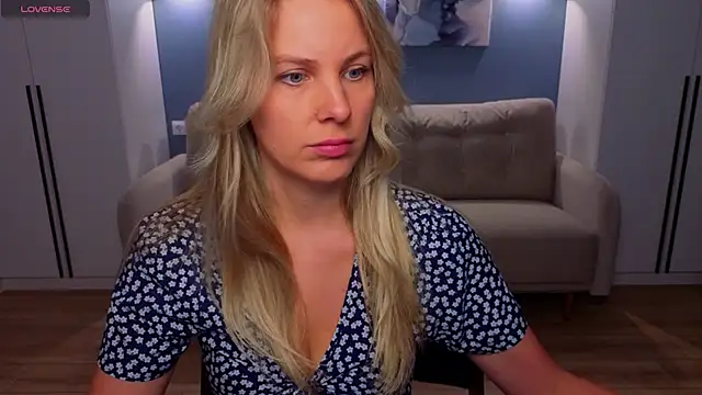 Snapshot of MelanieBennett chatting on June 18, 6:46 am MelanieBennett online show from June 18, 6:46 am