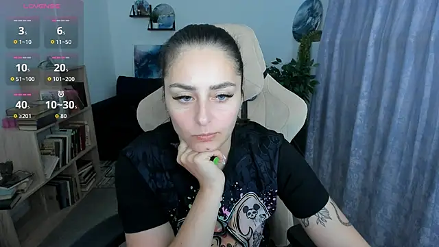 ValeriiMills online show from May 25, 1:39 pm