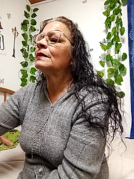 katrina perez online show from March 17, 11:41 pm