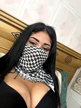 Snapshot of QueenLujaine chatting on October 12, 7:29 am QueenLujaine online show from October 12, 7:29 am