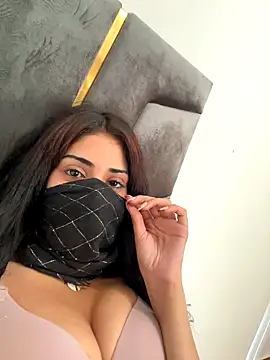 Snapshot of QueenLujaine chatting on November 2, 3:36 pm QueenLujaine online show from November 2, 3:36 pm