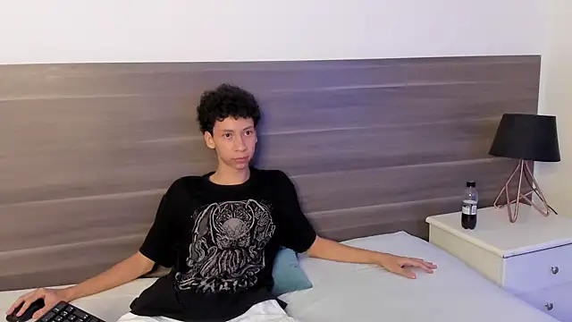 Snapshot of Andrew_Thompson333 chatting on March 21, 7:00 am Andrew Thompson333 online show from March 21, 7:00 am