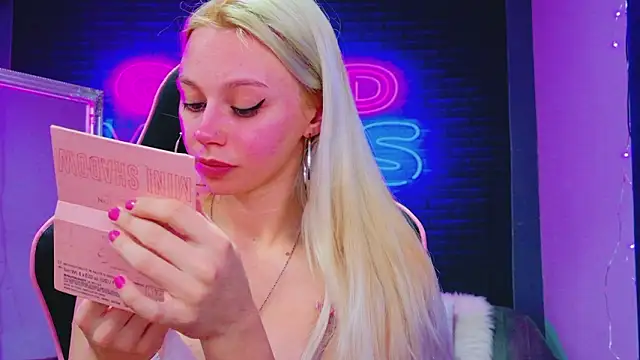 AlessiaCroft online show from February 17, 5:04 am