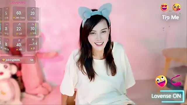 Snapshot of LunaBelle1984 chatting on September 17, 4:08 pm LunaBelle1984 online show from September 17, 4:08 pm