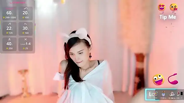 Snapshot of LunaBelle1984 chatting on September 22, 3:36 pm LunaBelle1984 online show from September 22, 3:36 pm