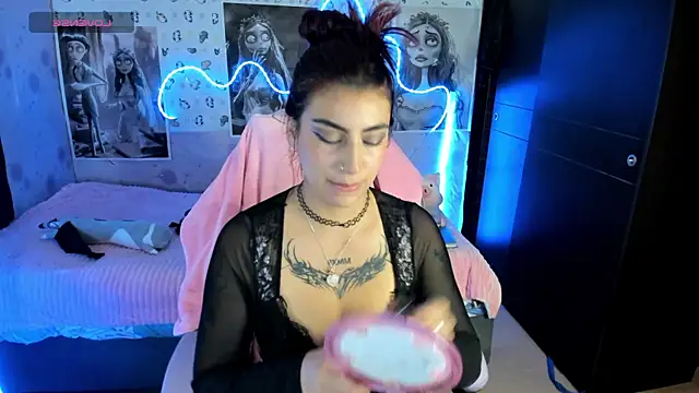 Medussa katt online show from July 6, 9:39 pm