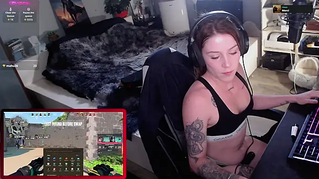 Snapshot of Horny_Makima chatting on October 2, 10:00 am Horny Makima online show from October 2, 10:00 am