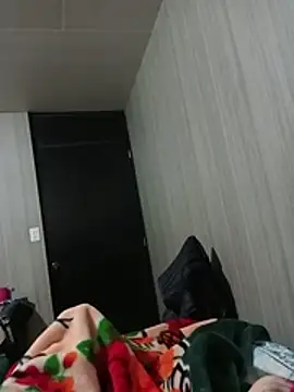 Snapshot of luuiss12 chatting on December 1, 6:40 am luuiss12 online show from December 1, 6:40 am