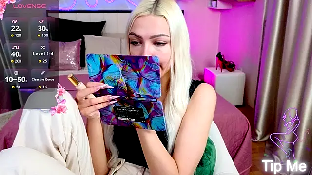 LinaLirian online show from October 8, 1:42 pm