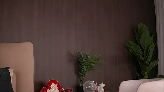 ChloeDevine online show from February 20, 5:15 am