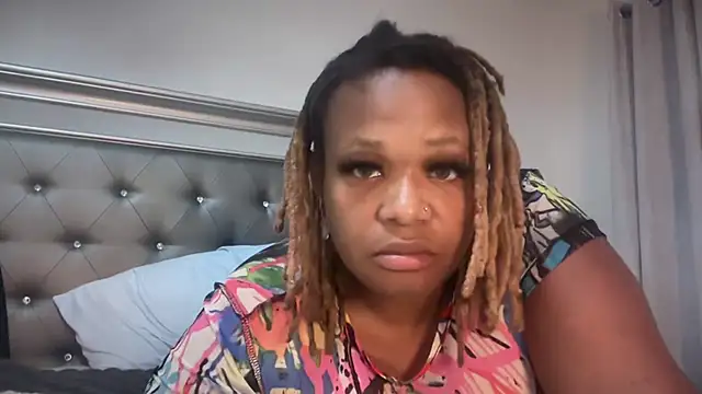 RoyalQueen2u online show from May 18, 12:07 am